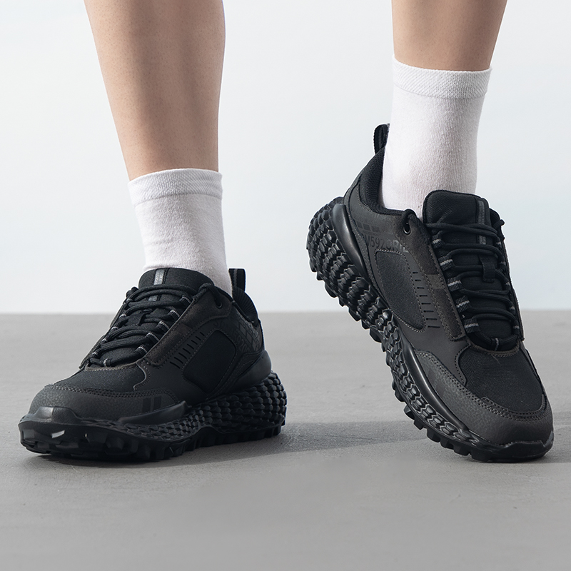 Skechers Schwarze All-Terrain  – Outdoor Sport Flooring Bewertung und Preis